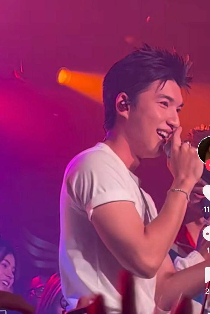 Nam ca sĩ tiết lộ rất cô đơn khi trở về nhà sau mỗi đêm diễn. 