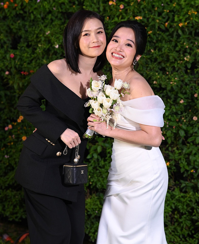 Sam đến chúc mừng anh chị Quốc Cơ - Hồng Phượng.