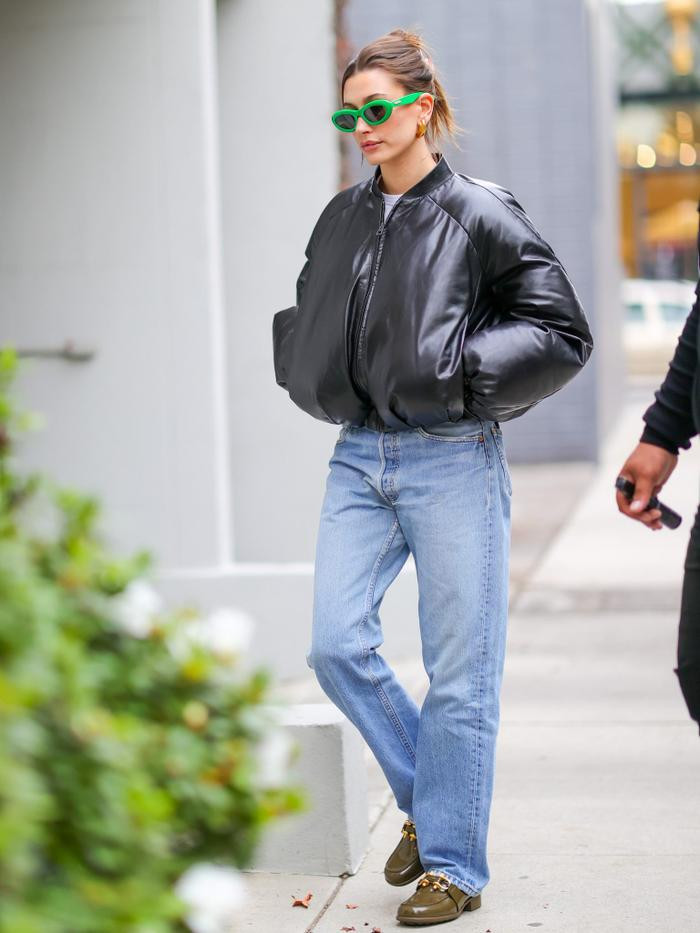 Phong cách thời trang của Hailey Bieber: Ngực phẳng nhưng cứ lên đồ là 'cháy phố' Ảnh 5