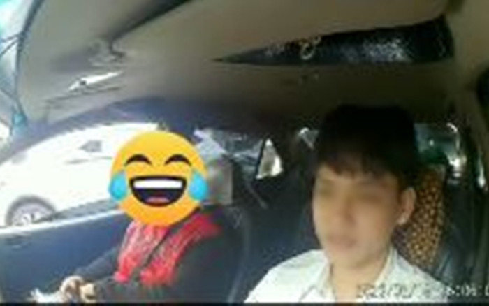Nhanh nhảu xem tướng mạo khi đi taxi, thầy bói 'rởm' bị tài xế làm cho 'quê độ' phải mau chóng xuống xe Ảnh 2