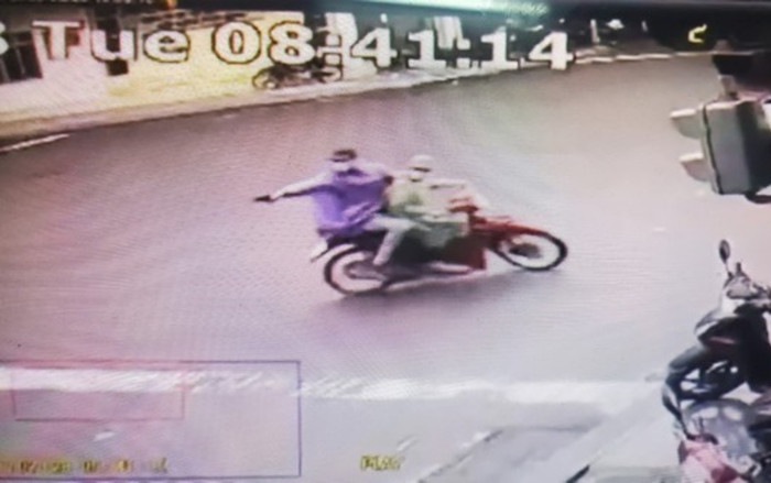 Vụ ẩu đả nghi nổ súng giữa phố như phim hành động: Bất ngờ danh tính 2 đối tượng bị bắt khẩn cấp Ảnh 2