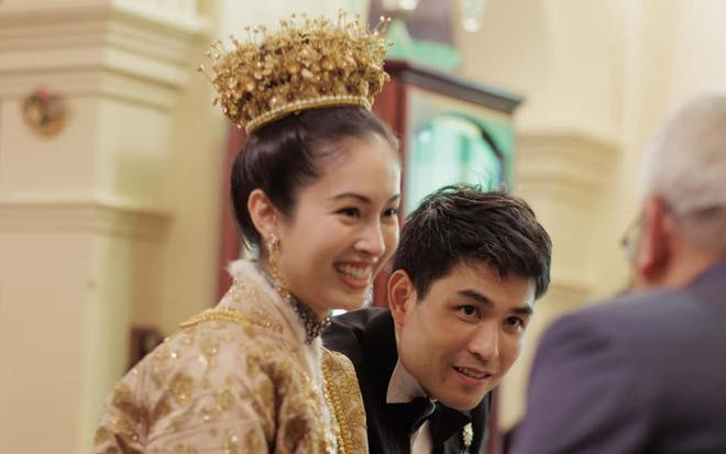 Mỹ nhân chuyển giới Nong Poy 'dát vàng' kín người, rơi nước mắt trong đám cưới Ảnh 2