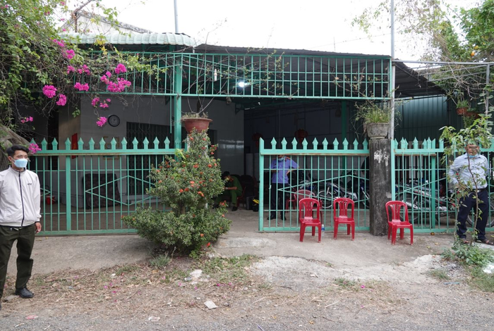 Lực lượng chức năng có mặt tại hiện trường. Ảnh: Dân Việt