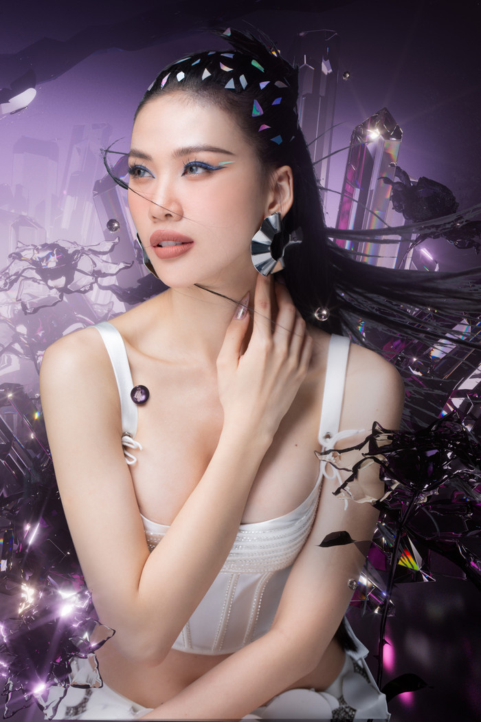 Bên cạnh vẻ đẹp hình thể, các thí sinh còn gây cuốn hút đối với người hâm mộ bởi gương mặt sắc sảo và thần thái vô cùng quyến rũ. Đây là món quà đặc biệt nhất mà Mentor Bùi Quỳnh Hoa dành tặng cho các thí sinh khi họ quyết định lựa chọn về với team màu đỏ.
