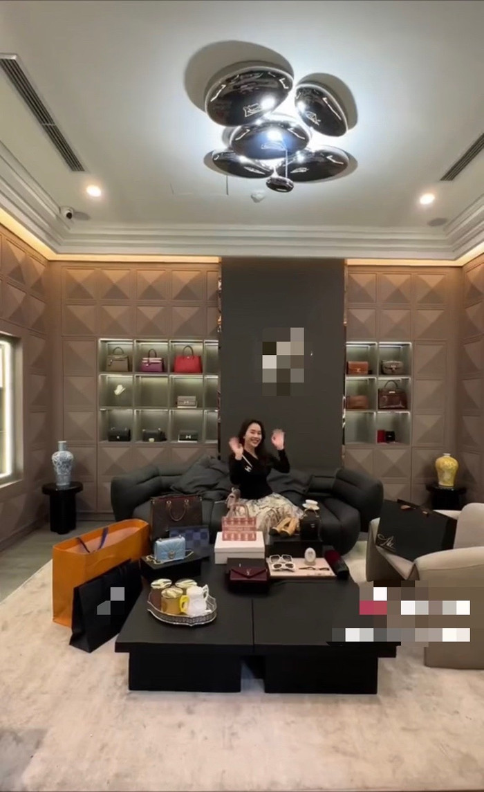 Nữ diễn viên cho biết bản thân đã chi gần 500 triệu để mua loạt đồ hiệu