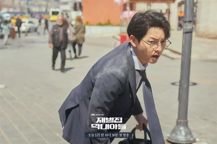 Nhặt sạn Cậu Út Nhà Tài Phiệt của Song Joong Ki: Lỗi nhỏ hay sự cẩu thả xem thường khán giả? Ảnh 4