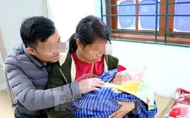 Bé sơ sinh 7 ngày tuổi bị bố đẻ bỏ rơi trong đêm, xót xa hơn khi nhìn vào thân thể Ảnh 2