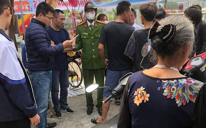 Hà Nội: Mâu thuẫn tại hội làng, người đàn ông bị đối thủ đâm gục bằng kéo Ảnh 2