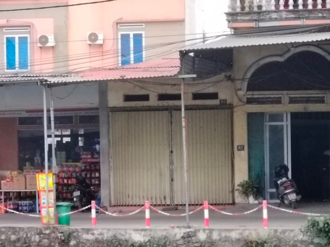 Cận cảnh nơi cơ sở giữ trẻ tự phát, không có biển hiệu hay cấp phép. (Ảnh: Tiền Phong) 