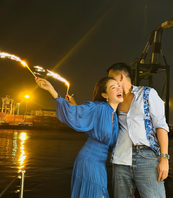 Sau khi công khai việc mang bầu, Minh Hằng vẫn khéo léo che diện mạo của chồng ở trên mạng xã hội