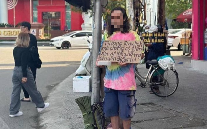 Thực hư việc nam du khách người nước ngoài ở Đà Nẵng ban ngày cầm bảng xin tiền, đêm vào bar Ảnh 2