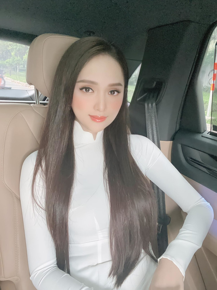 Ai cũng công nhận rằng kể từ sau chia tay Matt Líu, nhan sắc của Hương Giang ngày càng thăng hạng.