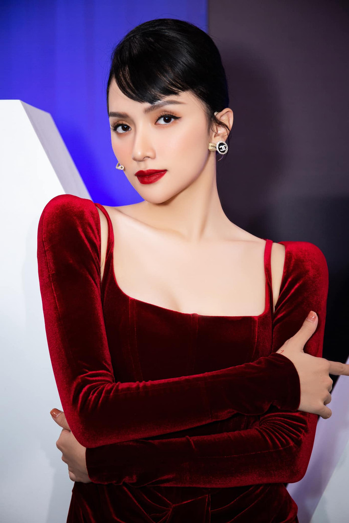 Đoàn Thiên Ân đụng độ váy với Hương Giang: Miss Grand Vietnam khoe vòng eo ăn tiền áp đảo chị đại Ảnh 2