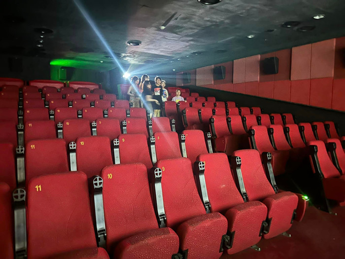 Chàng trai tố Trấn Thành có 'hành động không đẹp' quyết định 'chơi lớn' tự bao rạp xem phim Ảnh 2