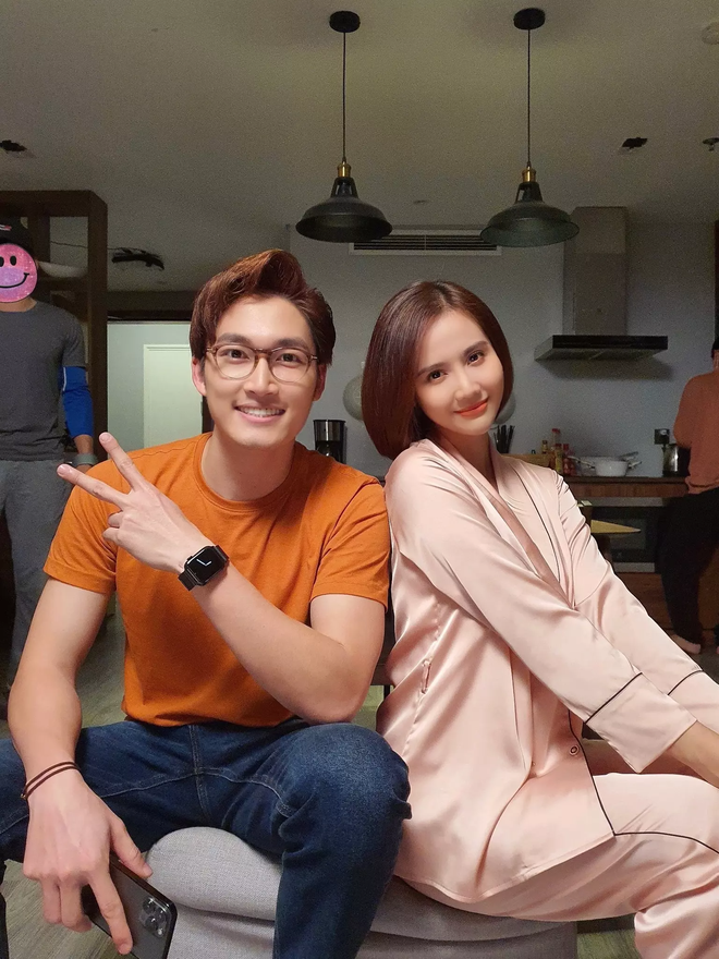 Cả hai vướng tin đồn 'phim giả tình thật' sau Thương ngày nắng về.