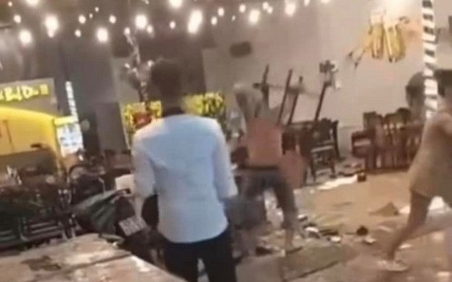 Thực khách say xỉn phóng dao vào nhân viên quán nhậu Ảnh 2