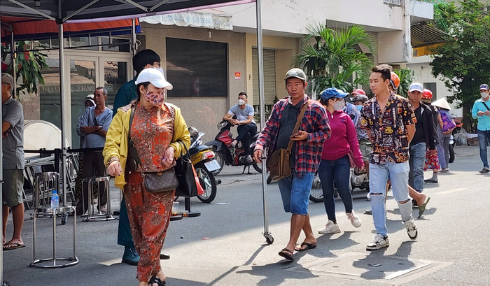 Hình ảnh khán giả có mặt tại tang lễ của NSƯT Vũ Linh