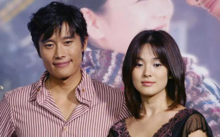 Phản ứng của Song Hye Kyo khi chạm mặt 'mối tình đau khổ' Lee Byung Hun sau chia tay Ảnh 2