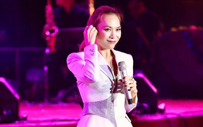 Biểu diễn trên sóng truyền hình, Mỹ Tâm bất ngờ gặp sự cố về giọng hát Ảnh 2