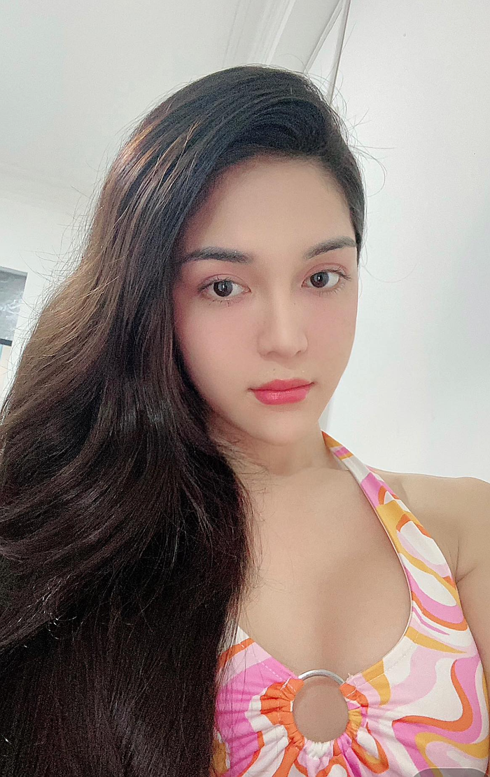 Đôi mắt to tròn của Huỳnh My khi cởi bỏ lớp trang điểm lại trong trẻo hết mức khiến anti-fan cứng cũng phải khen xinh.