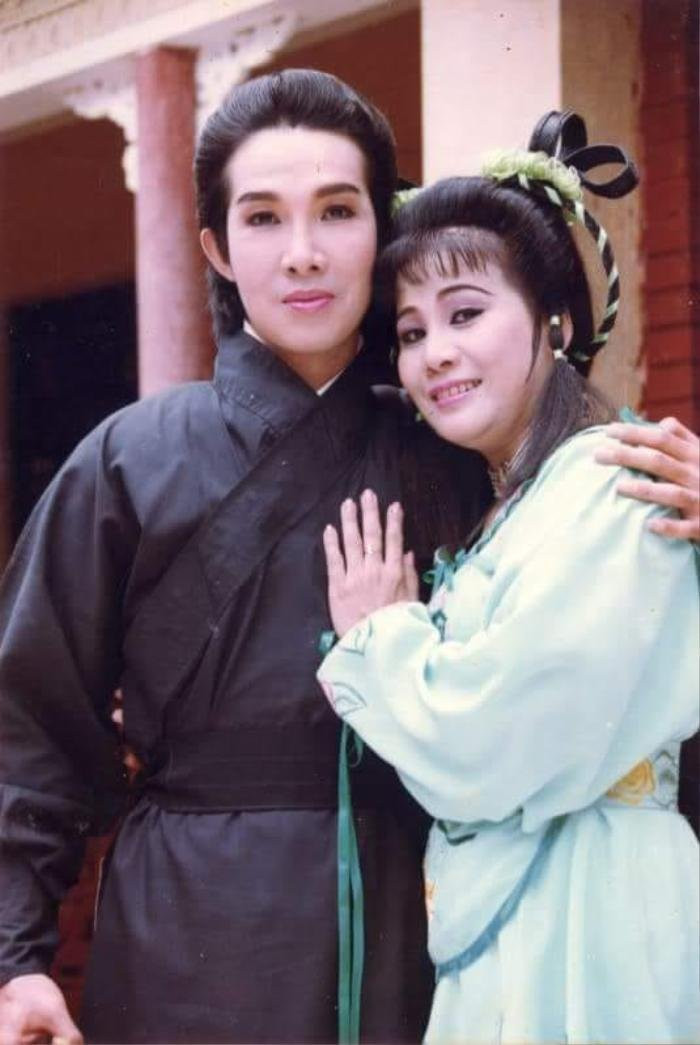 NSƯT Vũ Linh bên cạnh 'cô đào' nổi tiếng một thời - nghệ sĩ Tài Linh.