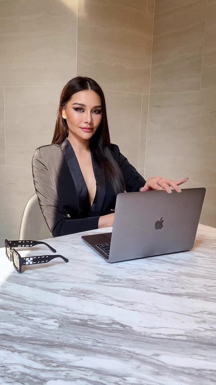 First Wang được khán giả Việt Nam biết đến với nét mặt khá giống Hương Ly - Top 5 Hoa hậu Hoàn vũ Việt Nam 2022.