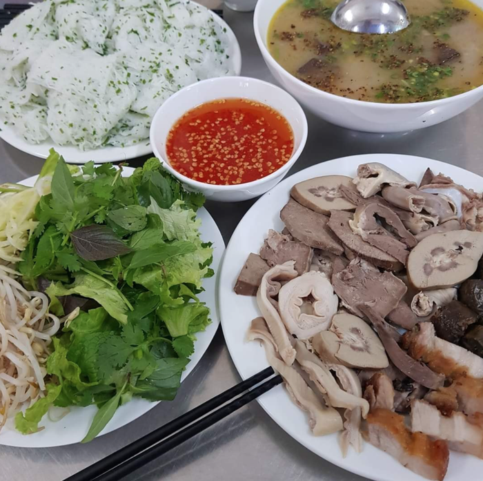 Bánh hỏi cháo lòng Quy Nhơn - loại ẩm thực kết hợp tưởng không liên quan nhưng lại 'gây nghiện' Ảnh 1