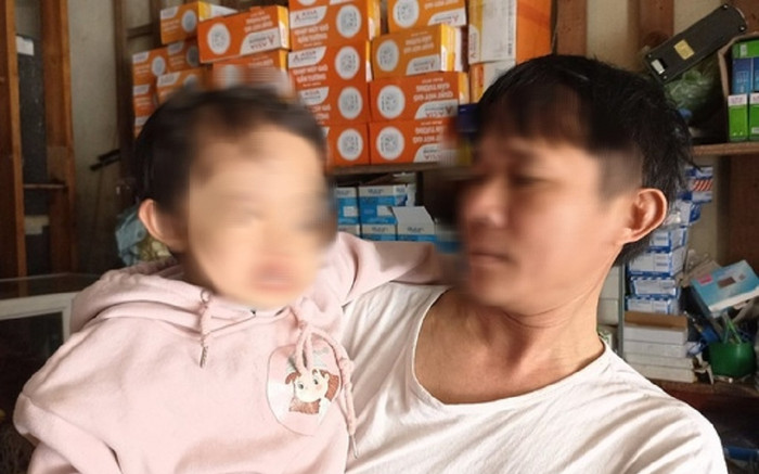 Bé gái hơn 2 tuổi bị xịt hơi cay vào mắt, biết nguyên nhân ai nấy càng phẫn nộ Ảnh 2