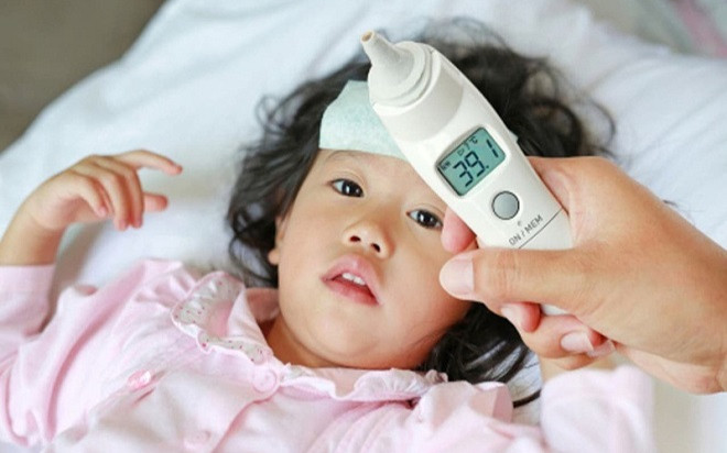 Sốt siêu vi: 'Cơn ác mộng' của trẻ nhỏ dịp giao mùa đông - xuân Ảnh 2