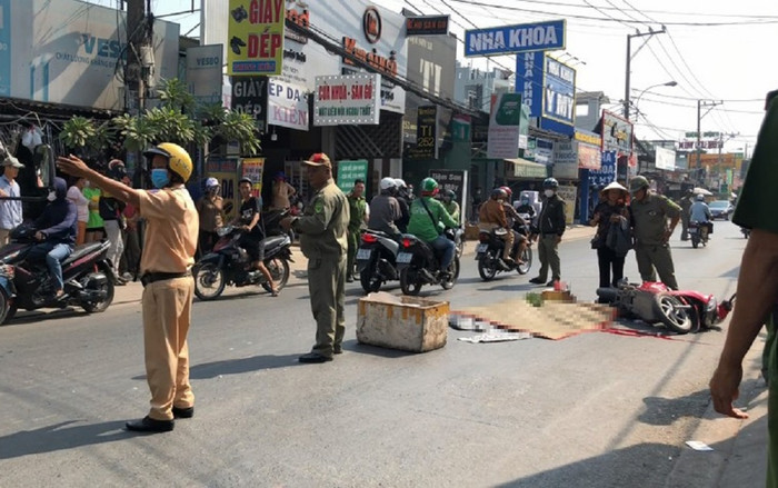 Nghe tiếng động mạnh liền ra kiểm tra, người dân hốt hoảng với cảnh tượng đau lòng trước mắt Ảnh 2