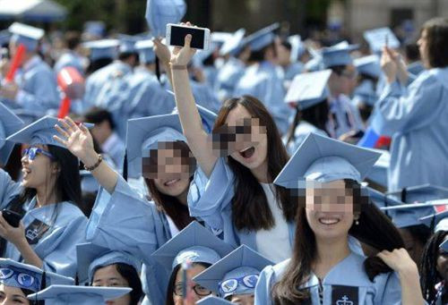 Bán nhà cho con trai đi du học, nào ngờ về nước con 'đẩy' cả nhà vào tù Ảnh 1