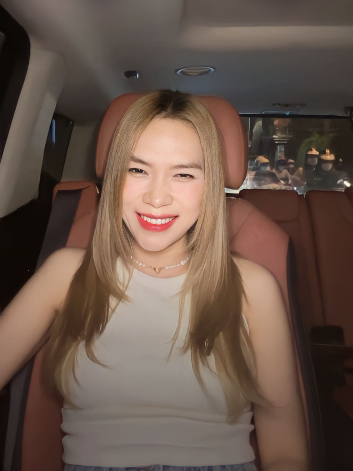 Mỹ Tâm 'hoảng loạn' khi phát hiện người hâm mộ bám theo xe riêng của mình trong lúc di chuyển Ảnh 1