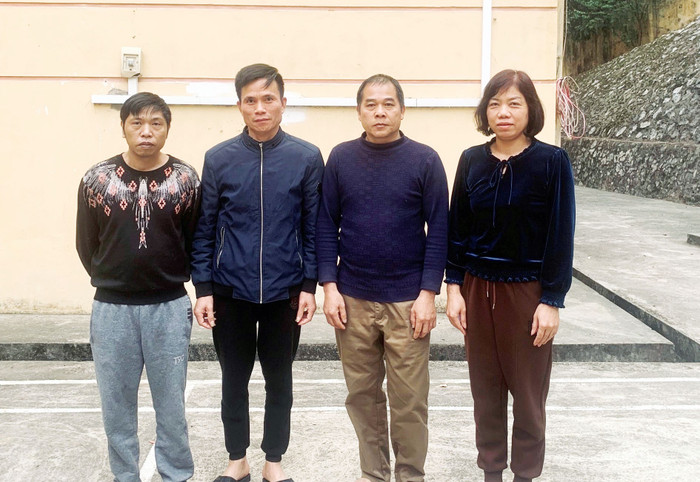 Các đối tượng tại cơ quan công an.