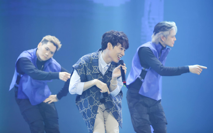 Bóc trần màn trình diễn của Trúc Nhân, có đúng như câu nói: 'Mỗi lần đi diễn đều hát bằng cả tính mạng'? Ảnh 2