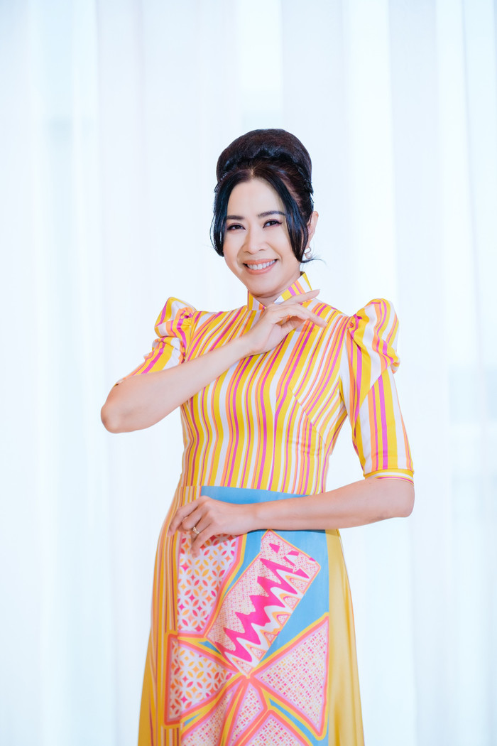 'Bà trùm hoa hậu' Phạm Kim Dung sẽ ngồi 'ghế nóng' Đêm Gala Chung kết Miss HUTECH 2023 Ảnh 6