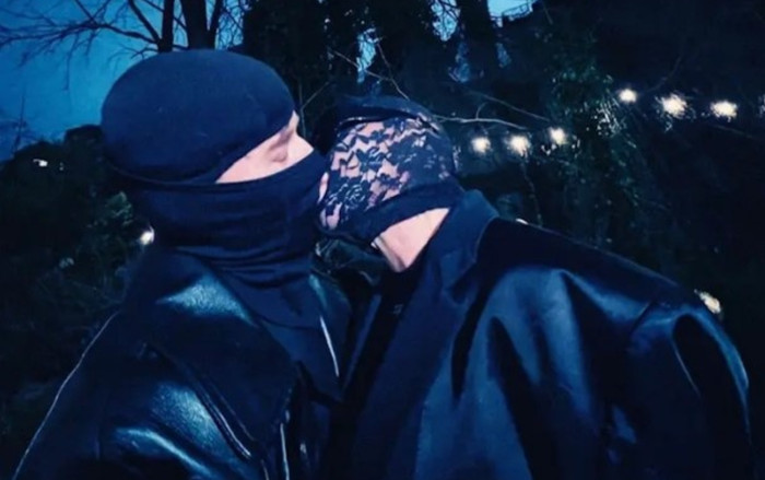 Một nữ ca sĩ ngầm thừa nhận hẹn hò với tình trẻ 35 tuổi bằng màn 'khóa môi' đầy nóng bỏng Ảnh 2