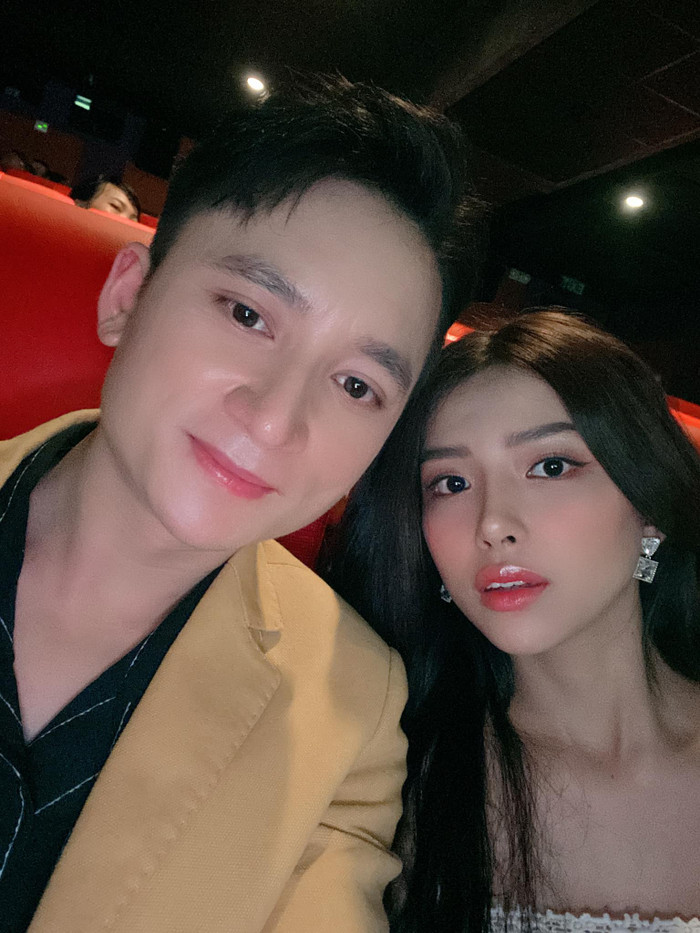 Sau khi có con, vợ chồng Phan Mạnh Quỳnh khá thoải mái trong việc chia sẻ cuộc sống đời tư ở trên mạng xã hội