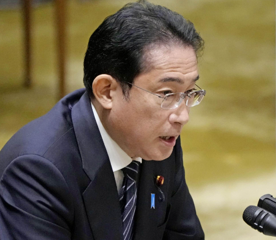 Thủ tướng Fumio Kishida đã tuyên bố sẽ tăng gấp đôi chi tiêu cho trẻ em và gia đình trong nỗ lực kiểm soát dân số Nhật Bản. Ảnh: Kyodo