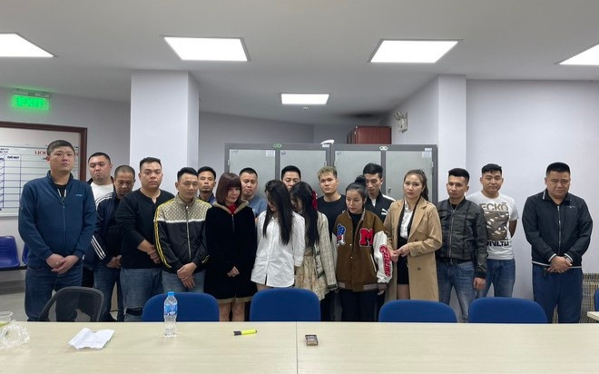 Bắt quả tang nhóm nam nữ thanh niên đang 'thác loạn' trong tiếng nhạc chát chúa ở quán bar lúc rạng sáng Ảnh 2