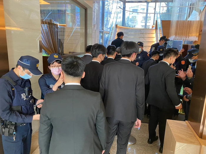 170 cô gái mặc sườn xám dự tiệc rượu cùng nghệ sĩ và đại gia Đài Loan, cảnh sát ập vào kiểm tra Ảnh 2
