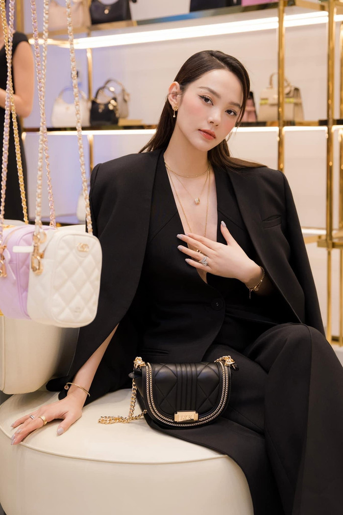 Nhan sắc xinh đẹp của Minh Hằng ở tuổi 35.