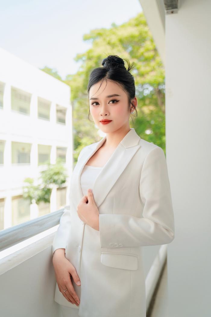 Ngắm nhìn nhan sắc của Top 20 Miss HUTECH 2023 trước thềm Chung kết Ảnh 22