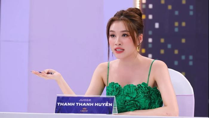 Có thể là hình ảnh về 1 người và văn bản cho biết 'JUOGE THANH THANH HUYỀN WEH'