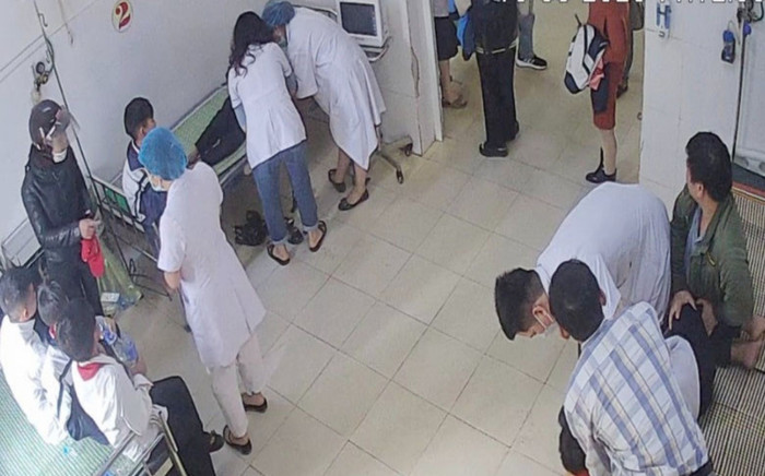 Ăn loại quả rụng ở sân trường, 11 học sinh phải nhập viện khẩn Ảnh 2