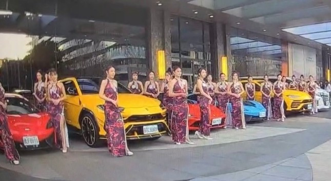 Bà trùm đứng sau 170 cô gái mặc sườn xám hầu rượu đại gia: Nhân viên không phải mại dâm núp bóng Ảnh 2