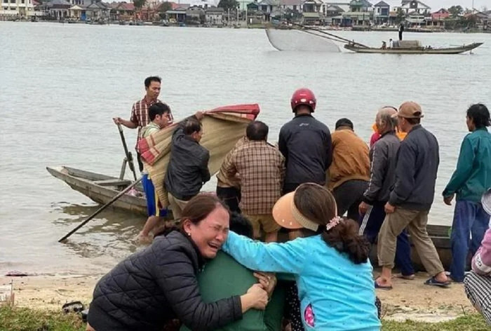 Tìm thấy thi thể người vợ trong vụ 2 vợ chồng đi đánh cá gặp nạn tại Quảng Trị. Ảnh: VOV