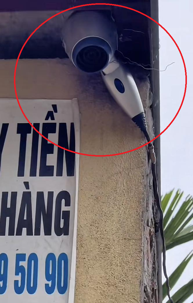 Thế nhưng, camera này trông rất lạ, không biết rằng có đủ sức răn đe không?