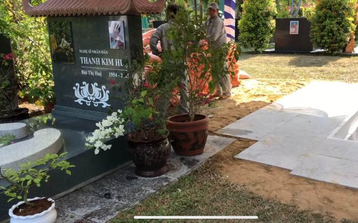 Đại diện gia đình cố NSƯT Vũ Linh xin tu sửa phần mộ NSND Thanh Kim Huệ sau khi bị khán giả giẫm đạp Ảnh 2
