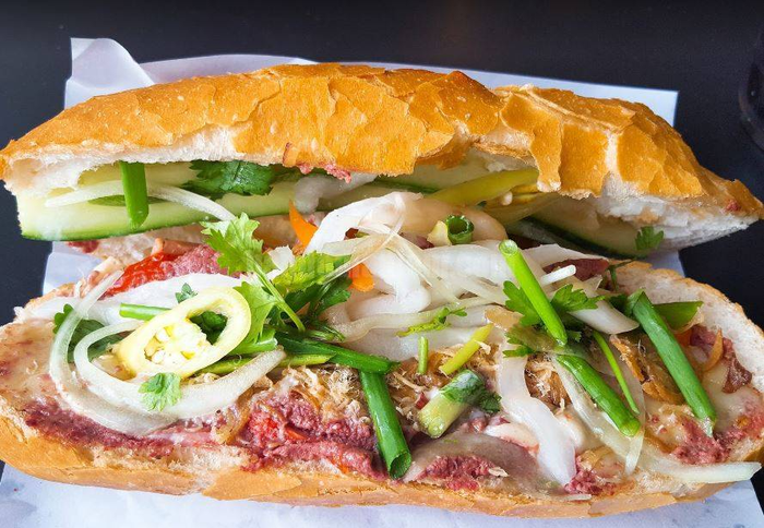 Sáu kiểu bánh mì phổ biến cho buổi sáng no bụng ở Sài Gòn Ảnh 6