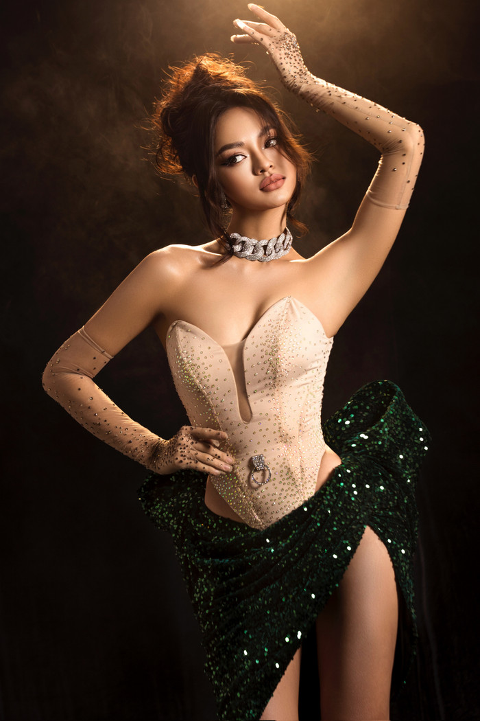 Người đẹp thẳng thắn chia sẻ về việc vẫn giữ được cả 5 gà chiến sau 4 tập Miss International Queen Vietnam 2023: 'Đối với Mai. Chuyện còn 5 thành viên là may mắn hay thực lực thì đó cũng là nhận xét cảm tính của từng người'.